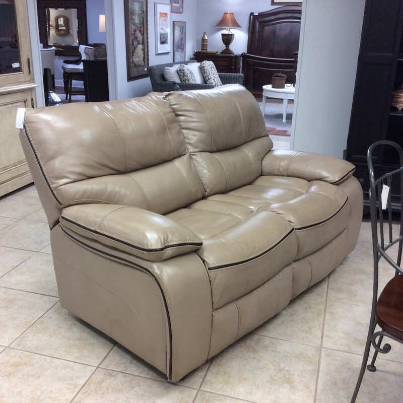 This is a beautiful Rooms to Go Loveseat. This love seat is a cream and brown leather.