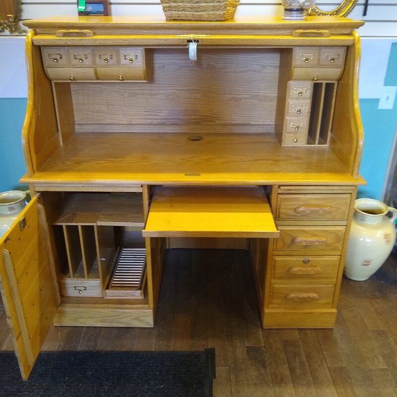 Oak Rolltop Desk,

Beautiful oak rolltop desk with 3 drawers, cabinet and pull out shelf for keyboard.  Rolltop has many cubbies inside for storage.

Size: 53 in wide X 28 in deep X 52 in high
