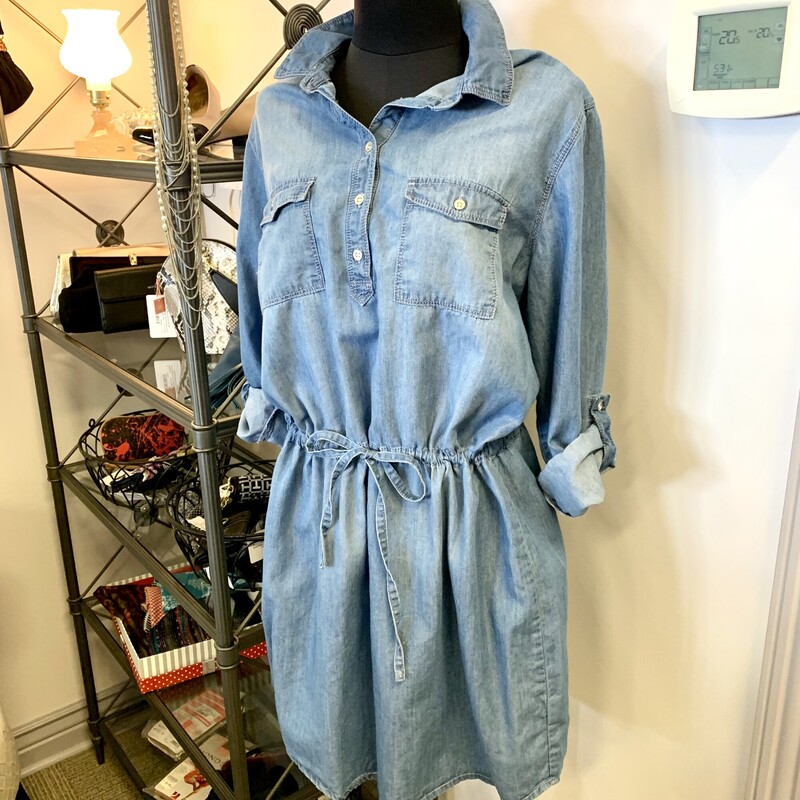 Gloria VanderBilt Dress,
Colour: Blue,
Size: Medium,
Material: 63% cotton 27% lyocel