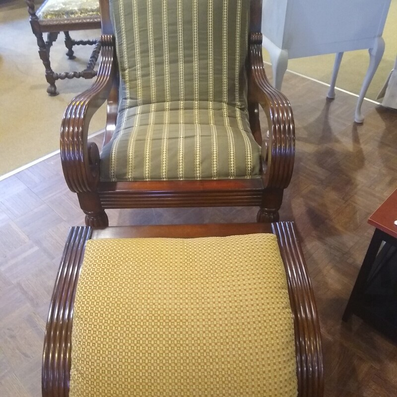 Wood/Uphol Chair & Ottoman


Beautiful upholstered charir and ottoman trimmed in detailed mahogany wood.  Chairs have wheels on the front legs and ottoman has wheels on all legs. Green, old and ivory upholstery.  Chair and ottoman are heavy and in great condition! Made in the USA.

Size: 25 in wide X 29 in deep X 35 in high