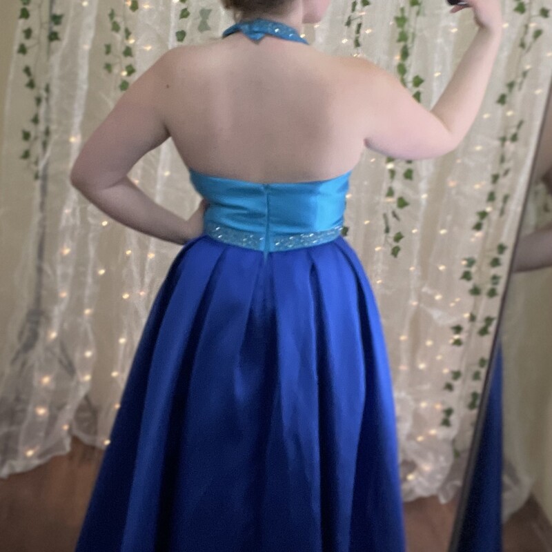 Lets Full Formal
Beautiful 2 tone A-Line formal with full flowy skirt and pockets! Gemmed neckline and waistband, open back zip closure. Include wrap
Royal and aqua
Size: Large
