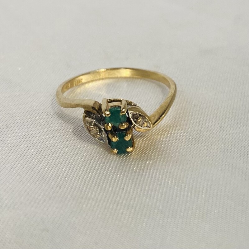 10k Emerald Diamond Ring