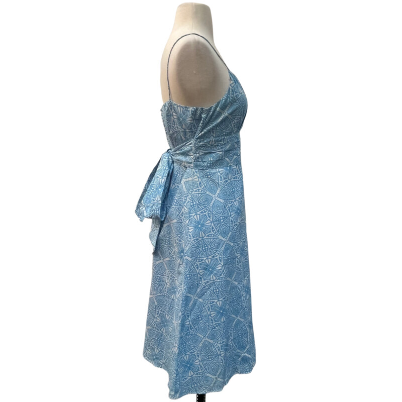 Lilypod Dress
Tie Waist
Blue and White
Size: 10