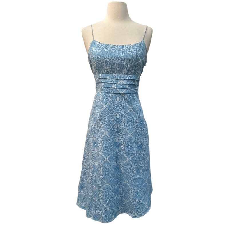 Lilypod Dress
Tie Waist
Blue and White
Size: 10