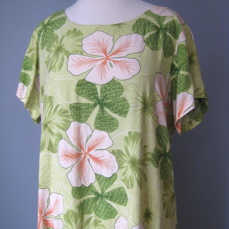Young Hawaii Floral Shift, Green, Size: Large

Cute and comfy floral dress by Young Hawaii by Iolani.
Pale green with big green and pale peach flowers.
Short sleeves
no closures, no fabric id tags, it's a stable flat woven possibly rayon.
Marked size L, but please use the flat measurements below as your ultimate guide:
shoulder to shoulder: 17.25
armpit to armpit: 21.75
waist: free
Hip: free
Length: 36.5

Thank you for looking.
#47662