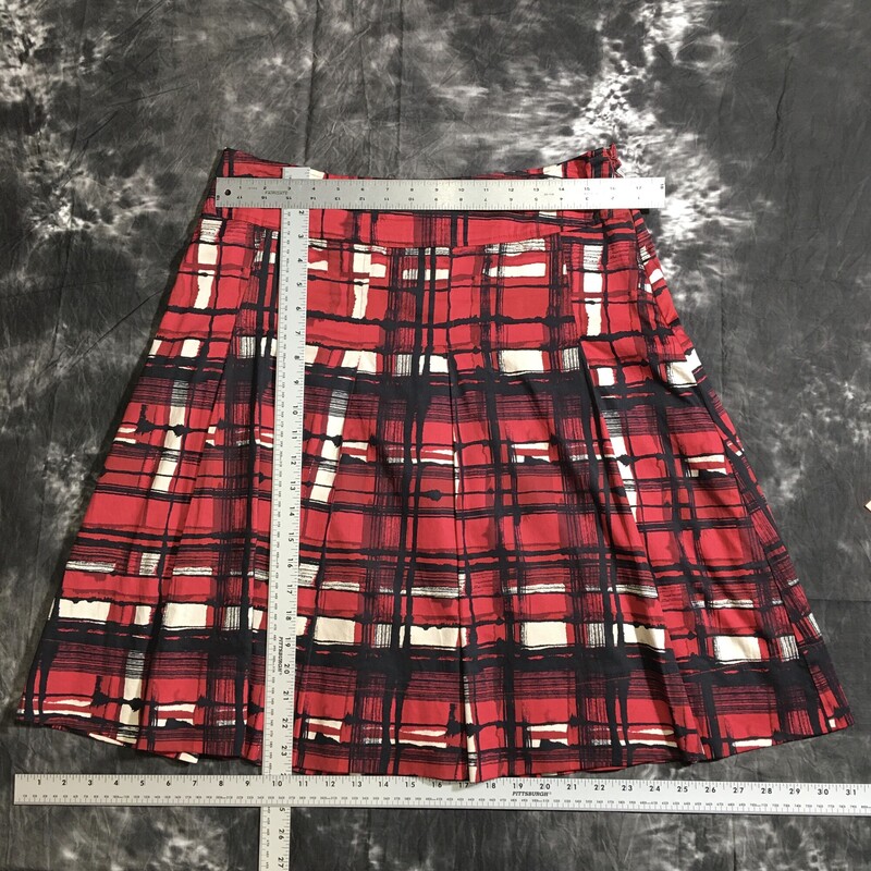 120-496 New York & Compan, Red, Size: 8 red black and white patterned skirt 100% cotton  good