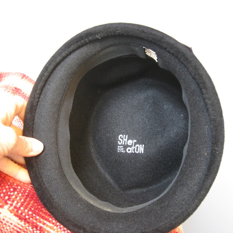 Vtg SHer Aton Velvet, Black, Size: 22<br />
<br />
This simple tall crowned black hat is made of wool velour.   It has a blck satin ribbon and a line of jet beads around the crown.  Made in Italy forSheraton<br />
Excellent condition..  It's marked size 22.5 but the the inner hat band measures 21 around<br />
<br />
thanks for looking1<br />
#57410