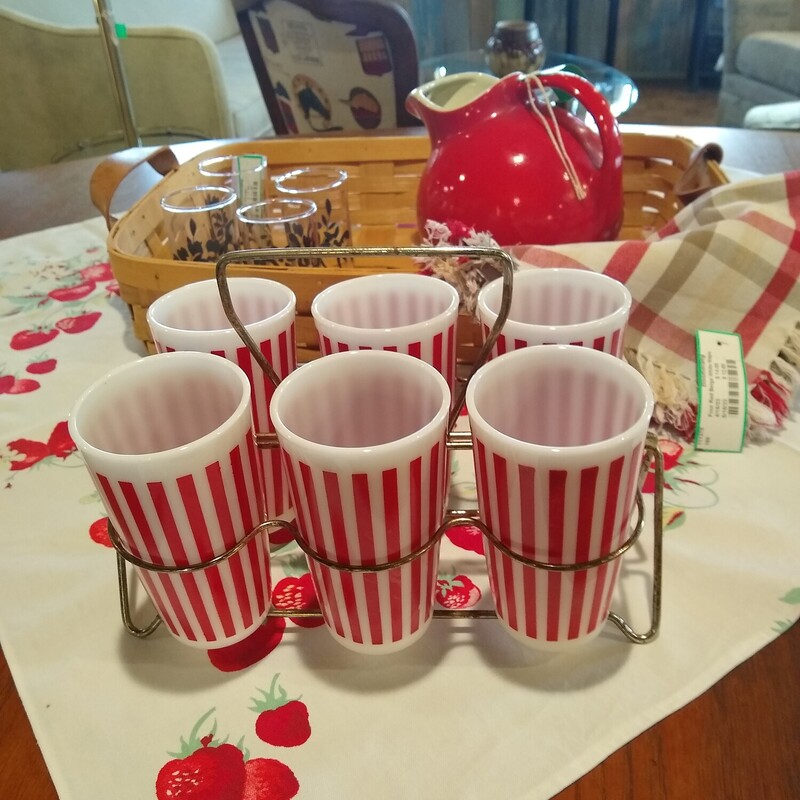 Vtg Glasses W/Carrier

Vintage set of 6 white and red striped glasses with metal carrier.