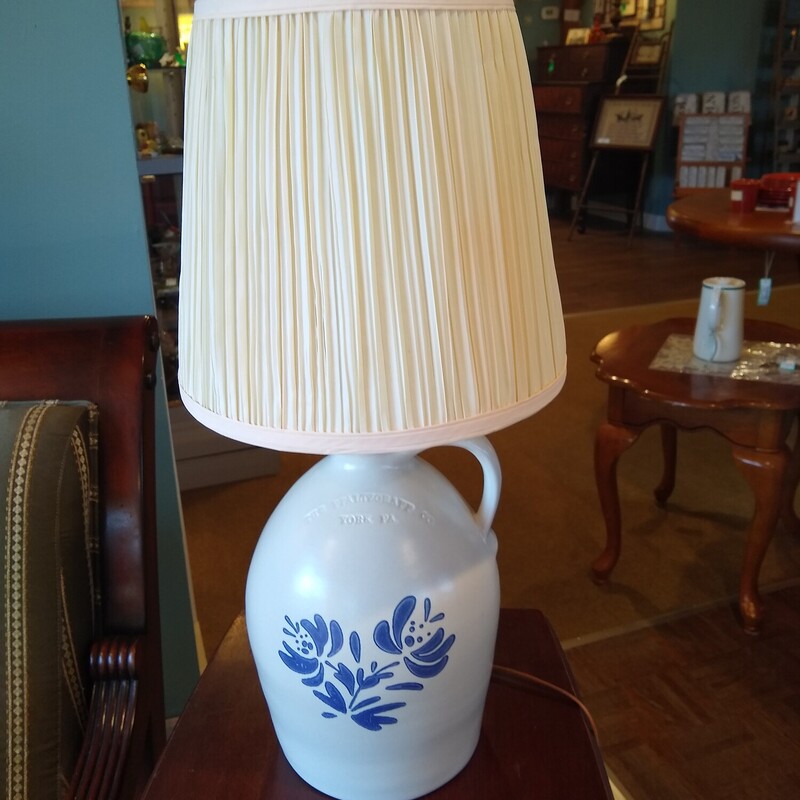 Pflazgraff Jug Lamp

Very nice pflatzgraff jug lamp with blue motif.

Size: 7 in diam X 21 in high