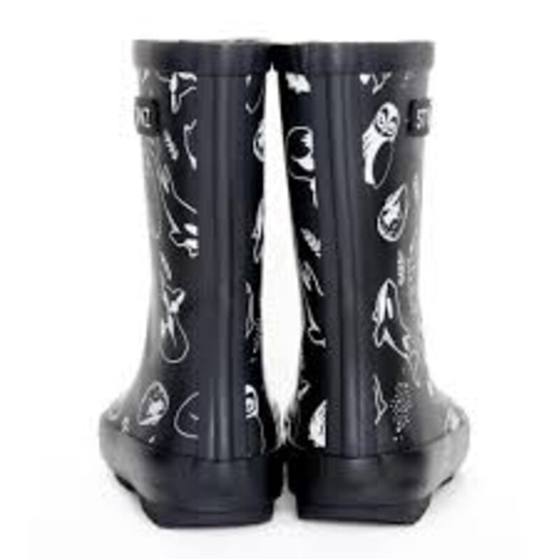 STONZ RAIN BOOTS, Neo Stonz Print, Size: 11Y<br />
Stonz are made with natural rubber and are 100% waterproof with soft cotton lining for comfort and function.<br />
<br />
Features<br />
Vegan friendly Made with natural rubber<br />
Free from PVC, phthalates, lead, flame retardants and formaldehyde<br />
Extra wide opening makes them easy to put on<br />
Non-slip soles for safe play and Soft cotton inside lining<br />
Soft and flexible natural rubber for increased comfort<br />
Can be layered up with Stonz Rain Boot Liners for extra warmth