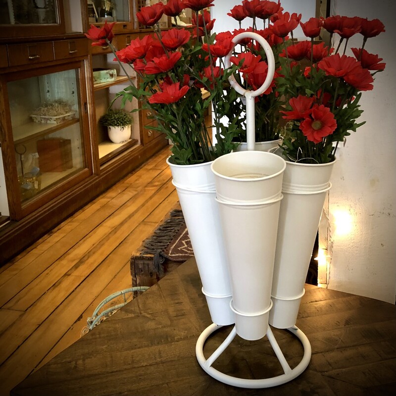 Long Stem Floral Caddy<br />
22H x 11W<br />
Behold the Flower-licious Wanderlust, a long stem floral caddy that's as whimsical as it is practical, ready to take your flower arrangements on a joyous journey!<br />
This caddy has four removable cones to add versatility.