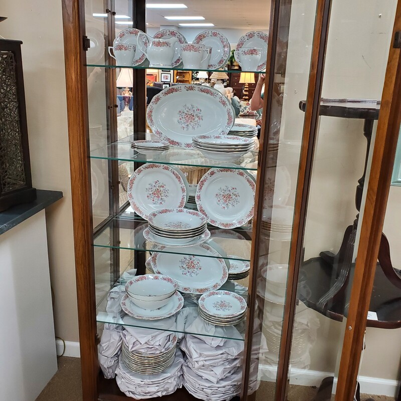 20x cups
20x saucers
20x dinner plate
20x bowls
2x large bowls