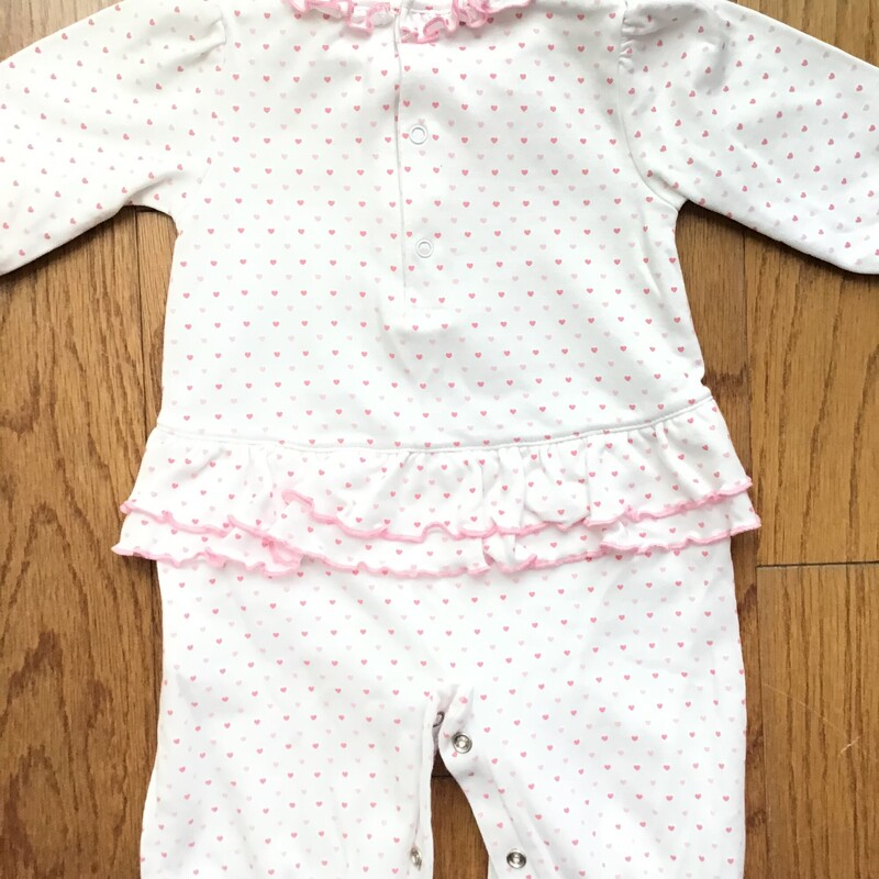 Kissy Kissy Romper, White, Size: None<br />
<br />
comes with adorable matching hat<br />
<br />
no size tag. approximately size 3m<br />
<br />
<br />
ALL ONLINE SALES ARE FINAL.<br />
NO RETURNS<br />
REFUNDS<br />
OR EXCHANGES<br />
<br />
PLEASE ALLOW AT LEAST 1 WEEK FOR SHIPMENT. THANK YOU FOR SHOPPING SMALL!