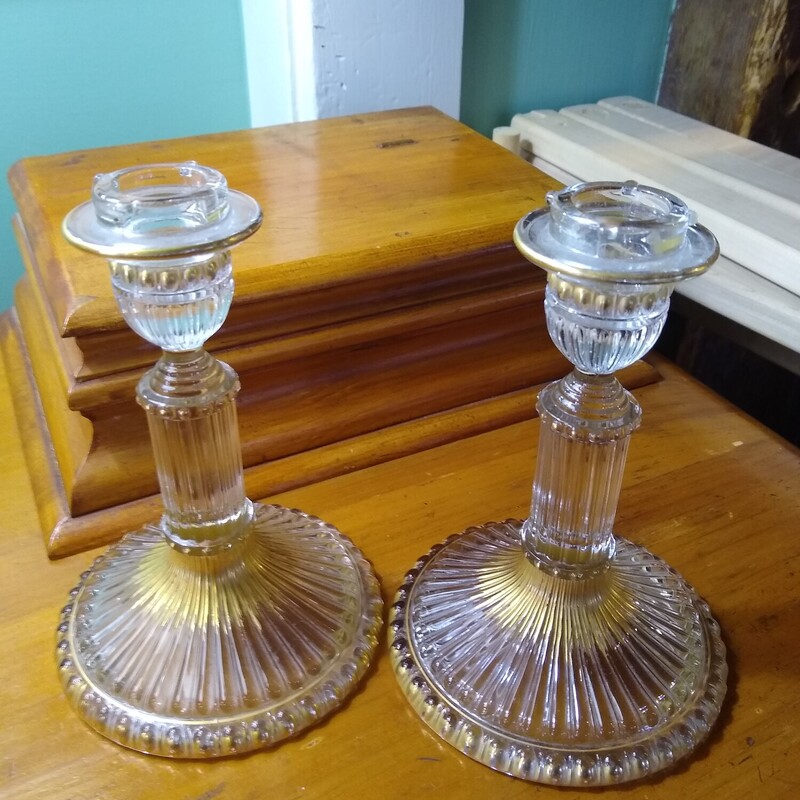1950s Glass W/Gold Candleholders

Pair of 1950s glass candleholders with gold accents.

Size: 4.5 in wide X 7 in high