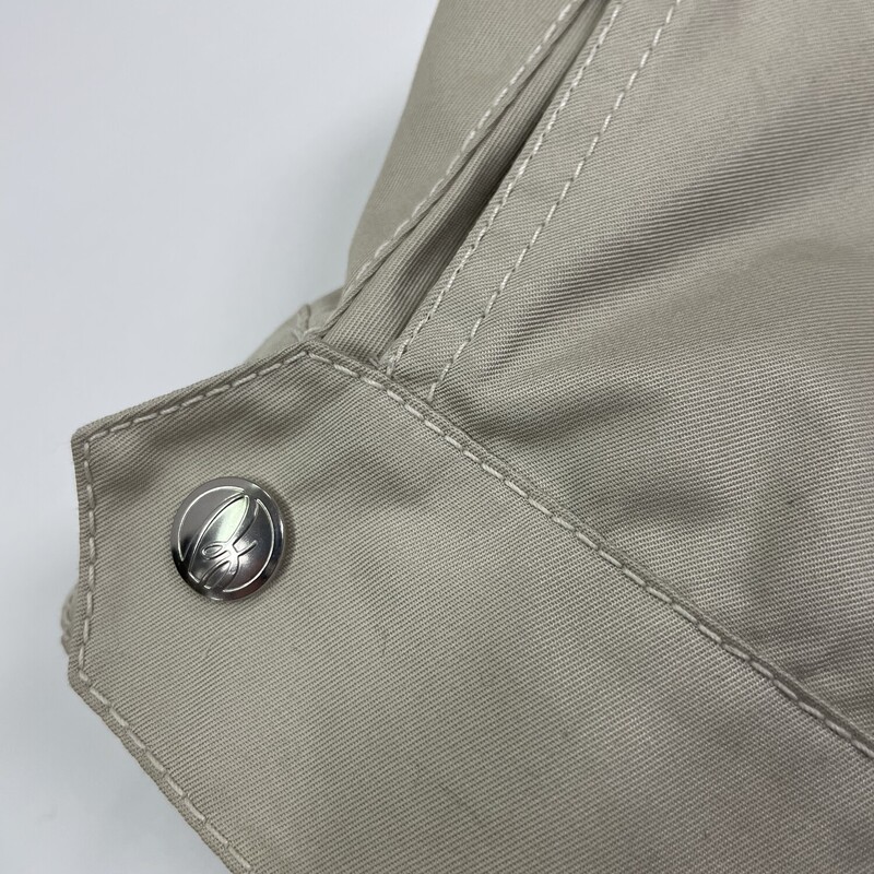Brioni:  Mens Designer Zip Jacket, Beige, Size: XL<br />
This jacket is in perfect condition and would make a great addition to any man's wardrobe.