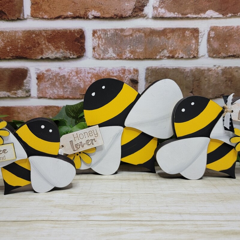 This Bee is approx 4'x4'

The bees are hand-painted; tags and ribbon color may vary.

***This is for the 4' BEE ONLY***