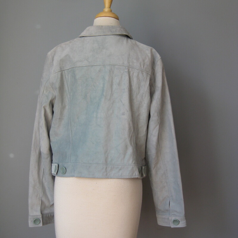 Bernardo Suede, Mint, Size: 20<br />
Pale blue trucker style jacket by Bernardo.<br />
high quality soft suede with buttons in the front<br />
fully lined<br />
chest pockets<br />
<br />
Excellent condition!<br />
<br />
Marked Size 20<br />
<br />
Flat measurements:<br />
armpit to armpit: 24.5<br />
width at hem: 22<br />
length: 19.5<br />
underarm sleeve seam: 18.5<br />
<br />
thanks for looking!<br />
#55289
