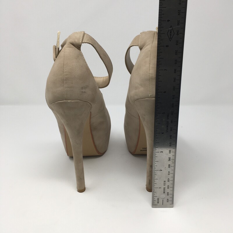 120-101 Pazzle, Beige, Size: 7.5
beige high heel w/ ankle strap suede