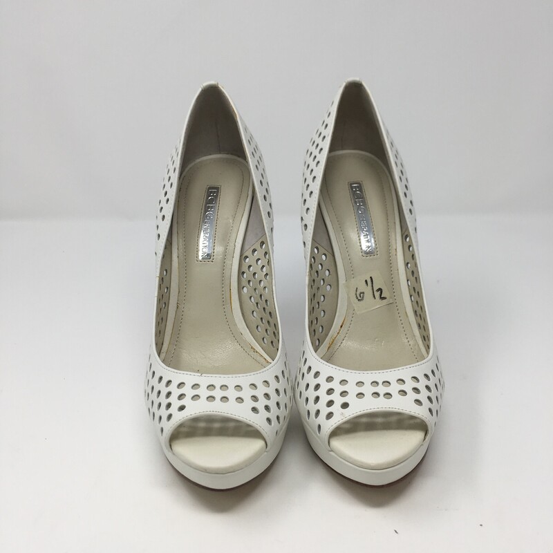 119-021Platform Heel, White, Size: Size  6 BCBG