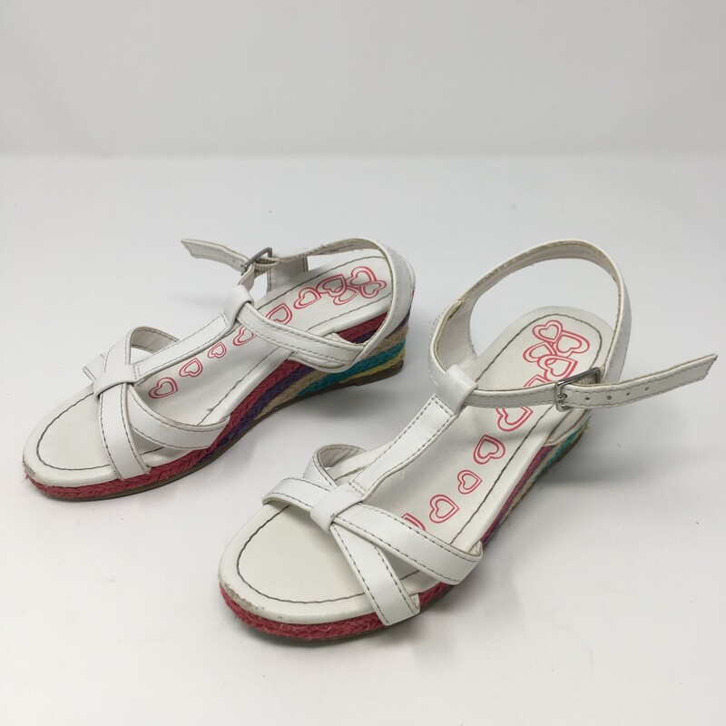 110-177 Place, White, Size: 1<br />
white wedges with rainbow wedge n/a  good condition