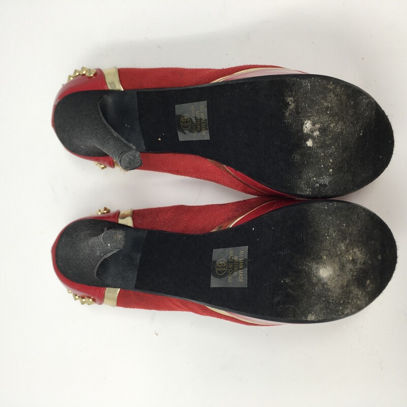 120-097 Paprika, Red, Size: 6.5<br />
red high heels w/ gold embellisments -