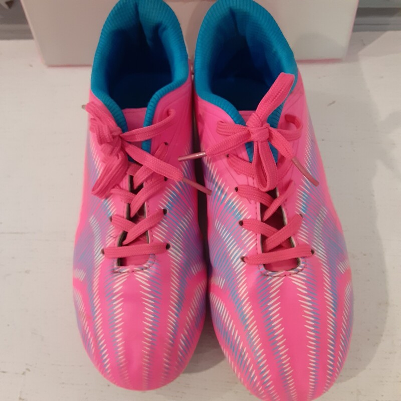 *Soccer Cleats, Size: 3