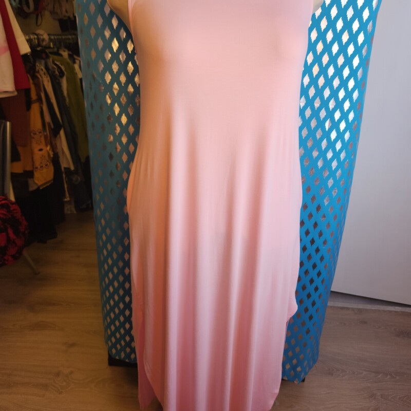 Pretty in Pink Zenana dress

Side slit and pockets

75% Viscose
22%Polyester
3% Elastane