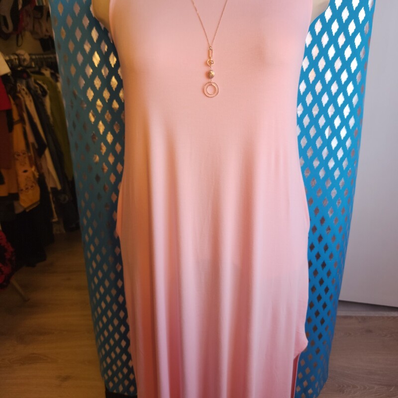 Pretty in Pink Zenana dress

Side slit and pockets

75% Viscose
22%Polyester
3% Elastane