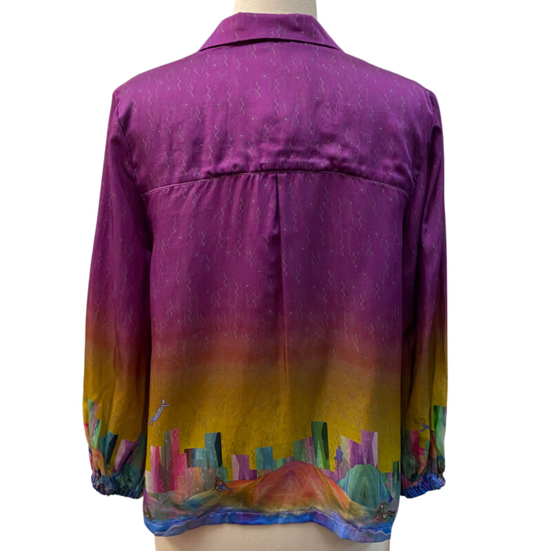 NEW Manimekala Blouse
Twilight Dreamscape
Crafted from a blend of luxurious silk and crisp cotton, it has a vintage-inspired pyjama collar, loose fit and slightly cropped balloon sleeves.
Size: Medium