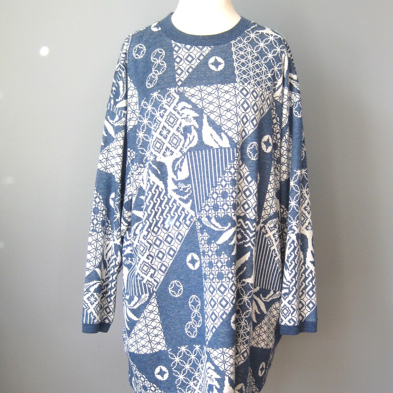 Vtg Top Notch Printed Cre, Blue, Size: 1X
Patchwork Print Top / Vtg 70s / Cadet Blue pullover sweater / long sleeve / tunic length / plus size

Cozy vintage sweater in the prettiest milky blue color.
It's by Top Notch and was made in the USA
90% acrylic 10% polyester the fabric has some stretch
Long sleeves
super soft fabric
extra long
the print is patchwork.
And it has pockets!

Marked size 1X
flat measurements:
shoulder to shoulder: 23.25
armpit to armpit: 28
width at hem: 26.5
length: 29.75

excellent condition!
Thanks for looking!

#56254