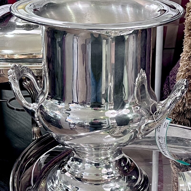 Silver Plate  Gorham ice  bucket
Size: 10x11