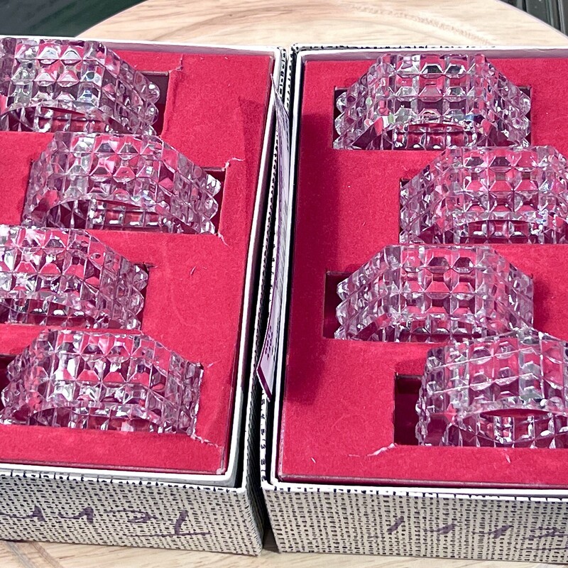 Set of 4 Napkin Rings Terri Boxed

Second set of 4 available item #6914