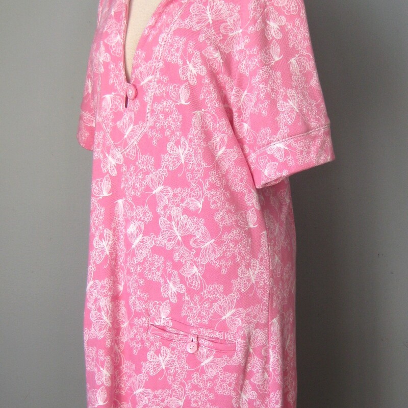Lilly Pulitzer, Pink, Size: XL
Vintage 1990s Lilly Pulitzer super comfy dress that you can wear around the house or the pool.  And also out of course!
It's a cotton knit is a stretchy pink and white butterfly print.
The fabric is terry cloth like but softer than toweling and not as heavy.

It's marked size XL but probably better for a modern size L so please take careful note of the measurements provided below

The dress has a henley style neckline with a big button and two big pockets.
Relaxed shift style silhouette

Flat measurements, please double where appropriate:
Shoulder to shoulder: 17.5
Armpit to Armpit: 21.5
Waist: 20
Hip: 23.5
Length: 38.75

Pristine, like new condition.

Thanks for looking.
#52392