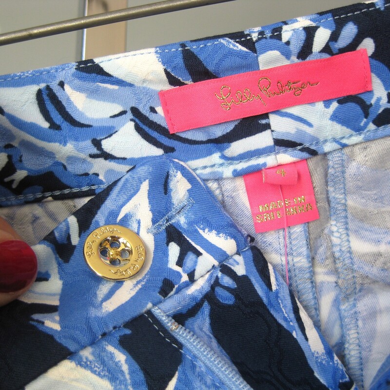 NWt Lilly Pulitzer Tropic, Blue, Size: 4<br />
chic preppy rich gal cotton pants from Lilly Pulitzer<br />
Blue, black and white swirly maritime print<br />
These are the Kelly Skinny Ankle model and the print is called High Tide.<br />
Size 4<br />
NWT!<br />
flat measurements:<br />
waist: 15<br />
rise: 7.25<br />
hip 18.5<br />
inseam: 29<br />
<br />
perfect condition, new with tags on, orig.  $148<br />
<br />
thanks for looking!<br />
#60811