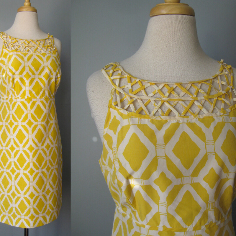 Lilly Pulitzer Tank Print, Yellow, Size: 6


Sophisticated cocktail dress from Lilly Pulitzer.
The print is a lattice like geometric and the fabric is a cotton silk blend.
The upper chest/neckline area is a lattice like cage effect.
Fully lined
Side zipper

It's marked size 6 please check the actual garment measurements below

Flat measurements, please double where appropriate:
Armpit to Armpit: 17.5
Waist: 15.25
Hip: 20.5
Length: 35

Pristine, like new condition.

Thanks for looking.
#60156