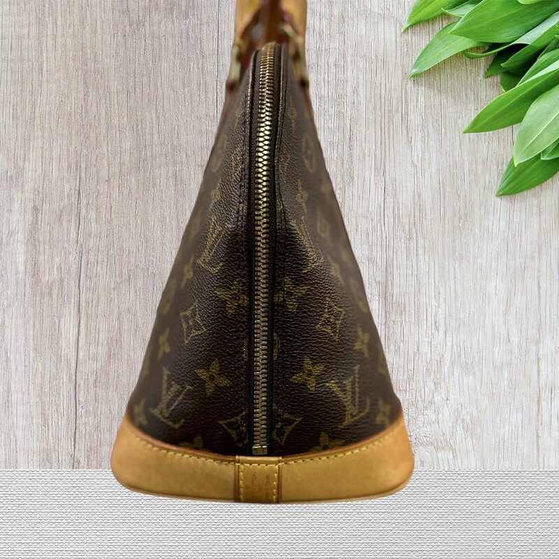 Louis Vuitton<br />
ALMA PM<br />
comes with certificate of Authenticity<br />
A timeless House icon, the Alma PM handbag is ideal for every day. Its structured lines recall the Art Deco original, introduced in 1934 and named for the Alma Bridge in Paris. Crafted from Monogram canvas, with hand-stitched Toron handles, natural cowhide trim and high-shine golden hardware, this signature model always looks elegant, carried by hand or on the elbow.<br />
12.6 x 9.8 x 6.3 inches<br />
(length x Height x Width)<br />
Monogram coated canvas<br />
Smooth cowhide-leather trim<br />
Textile lining<br />
Gold-color hardware<br />
Double zip closure<br />
Inside flat pocket<br />
Handle:Double<br />
In great condition, interior is spotless, leather trim has minor signs of wear, the coated canvas has no flaw and in excellent condition.