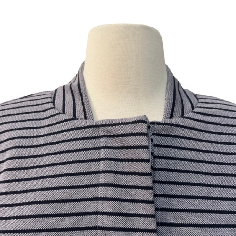 NEW CAbi Car Coat<br />
Striped Dappled Navy<br />
Size: Large