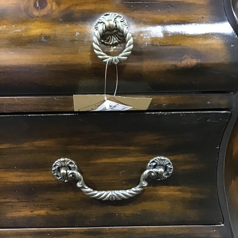 Powell Furniture<br />
Two tone wood<br />
Ring hardware<br />
Drawer pulls<br />
Leaf detailing on sides<br />
Clawfeet