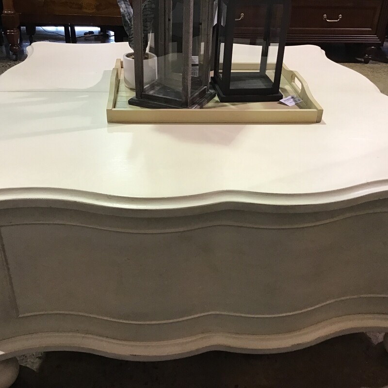 Universal Furniture<br />
Cream<br />
Square coffee table<br />
2 large drawers<br />
Convenient lift top mechanism<br />
Bun feet<br />
Ring drawer pulls<br />
<br />
Dimensions:  44x44x21