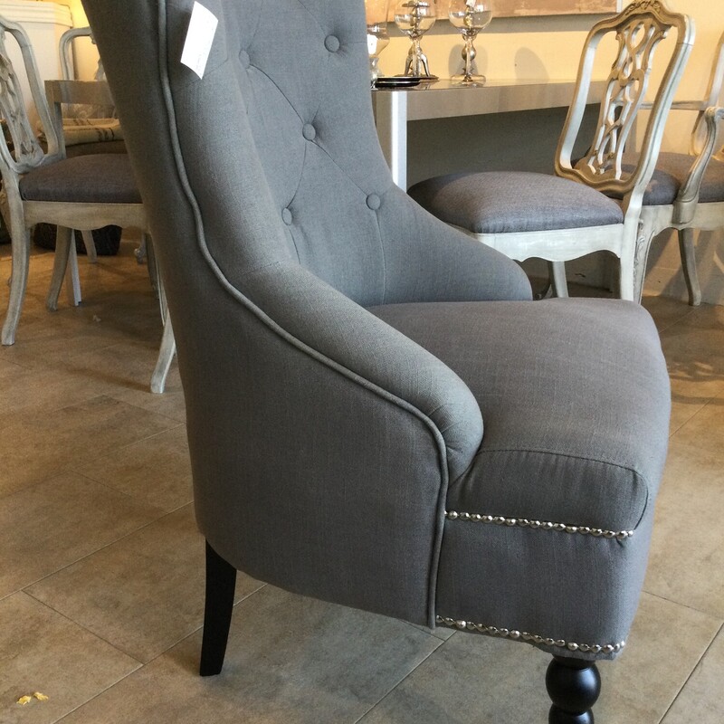 Tufted Accent Chair With Nail Head Accents
Turned legs With Castors
Grey
Size: 24 X 28 In