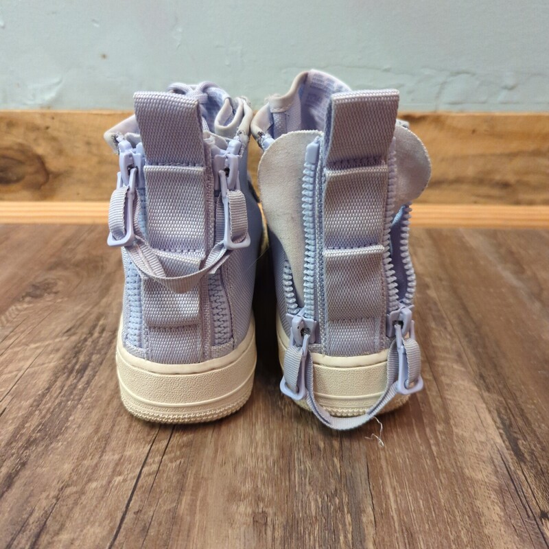 Nike SF Air Force 1Mid, Purple, Size: Shoes 9<br />
womens 9<br />
mens 7.5