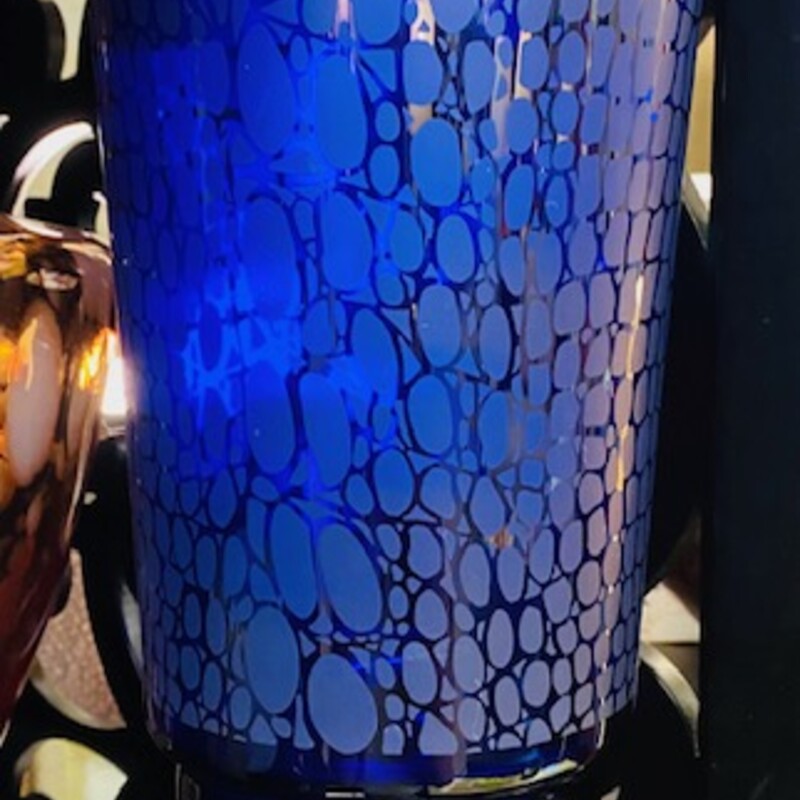 Croc Pattern Footed Glass Vase
Cobalt Size: 5.5 x 11.5H