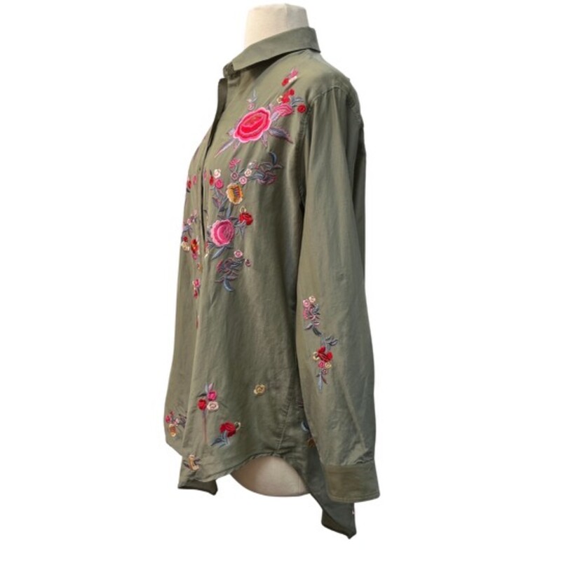 Zara Woman Embroidered Floral Blouse
Roll-Tadb Sleeves
75% Viscose 25% Polyester
Sage Green
Size: XSmall