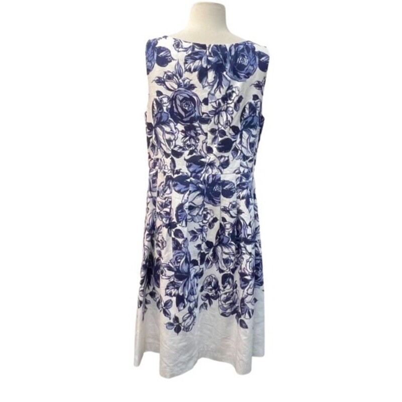 NEW Talbots Floral Dress
Has pockets
Lined
Textured fabric
Navy and White
Size: 12