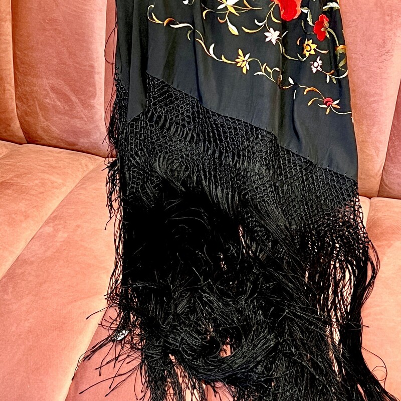 1920s Black Floral PIano Scarf
Size: 45 Sq