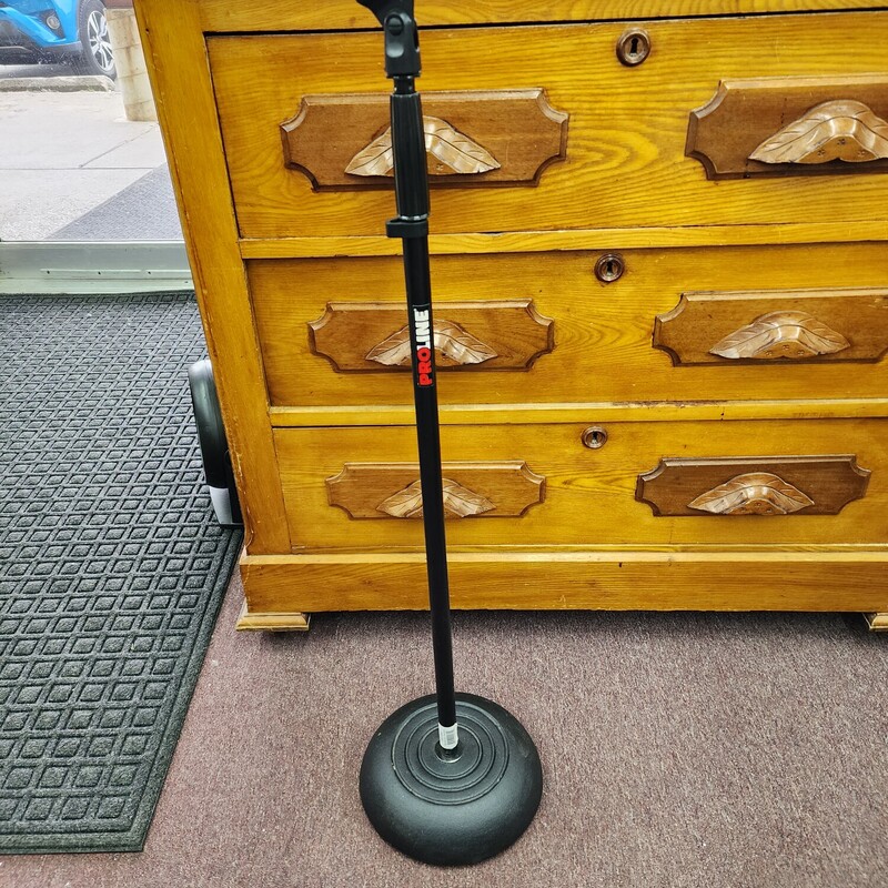 New Proline Mic Stand, Black, Size: Ms235bk<br />
Adjustable height 37-65 in