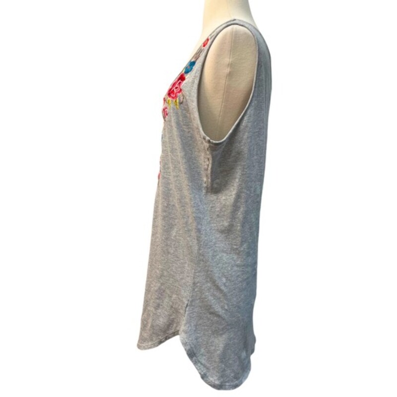 Johnny Was Tank Top<br />
White with Colorful Embroidered Flowers<br />
Size: Large
