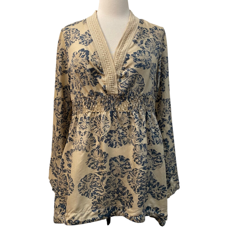 Johnny Was Floral Tunic<br />
100& Silk<br />
Smocked Waist<br />
Beige and Teal<br />
Size: Small