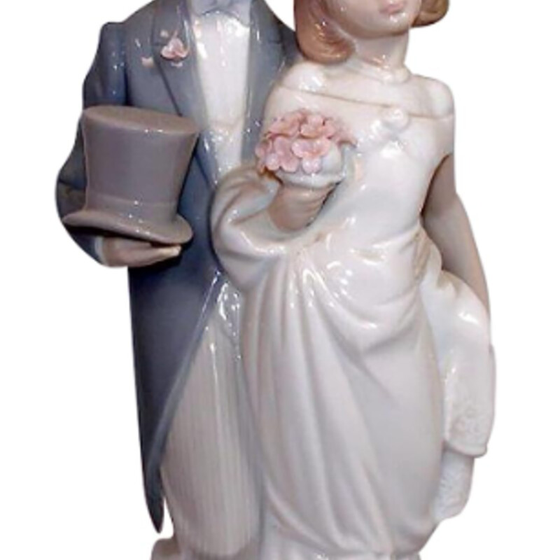 Lladro Wedding Bells Couple
White, Blue and Pink
Size: 8.5 Diameter