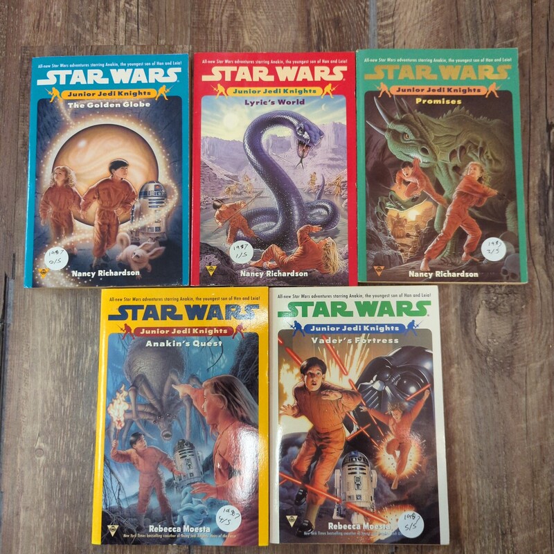 Star Wars Junior Jedi 5bk, Multi, Size: Book

5 books:
the Golden Globe
Vaders Fortress
Anakins Quest
Lyrics World
Promises